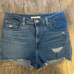 Woman’s Levi distressed shorts excellent used condition